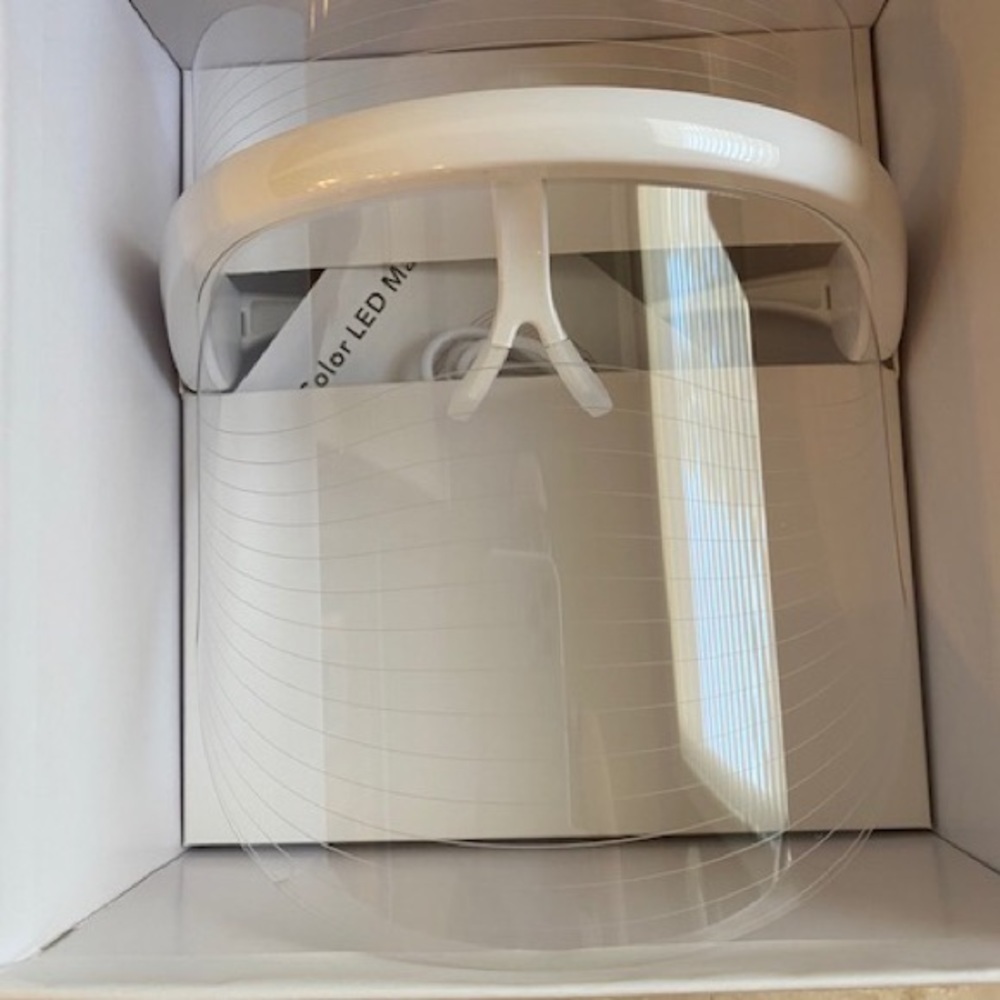 LED LIGHT THERAPY MASK - Picture 5 of 5